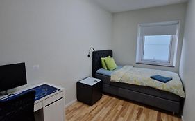 Homestay - Private Room In An Apartment